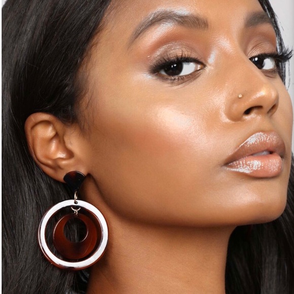 $6 w/bundle NWT Fashion Nova Tortoise Earrings - Picture 2 of 5